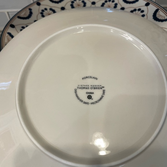 Thomas O’Brien Vintage Modern Blue Dots 16 Pc Dinnerware Set - Picture 2 of 6